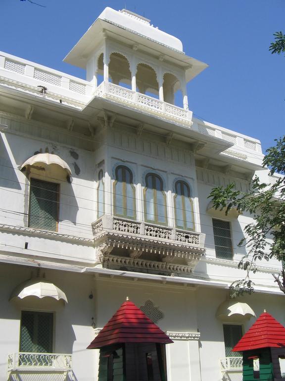 Garden Hotel by HRH Group of Hotels Udaipur Buitenkant foto