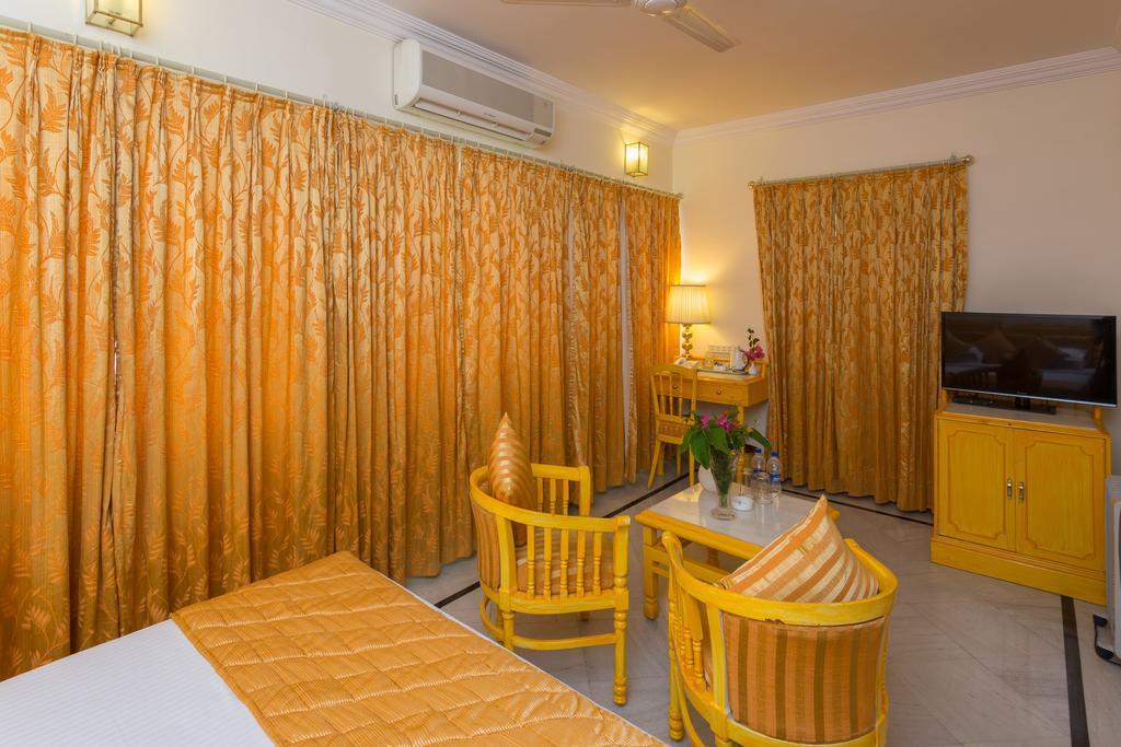 Garden Hotel by HRH Group of Hotels Udaipur Buitenkant foto