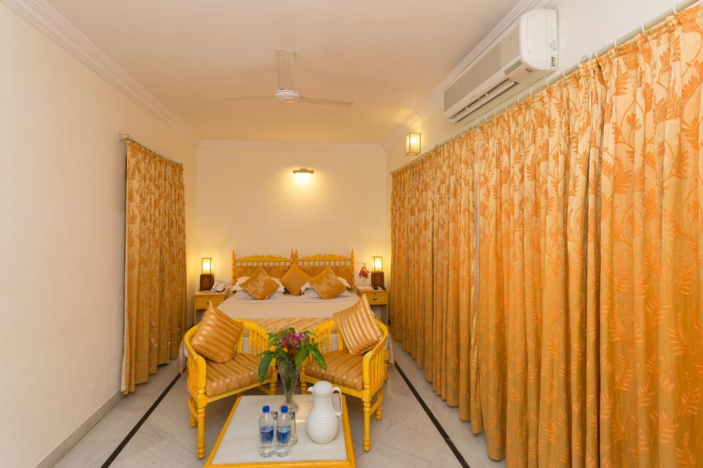 Garden Hotel by HRH Group of Hotels Udaipur Buitenkant foto