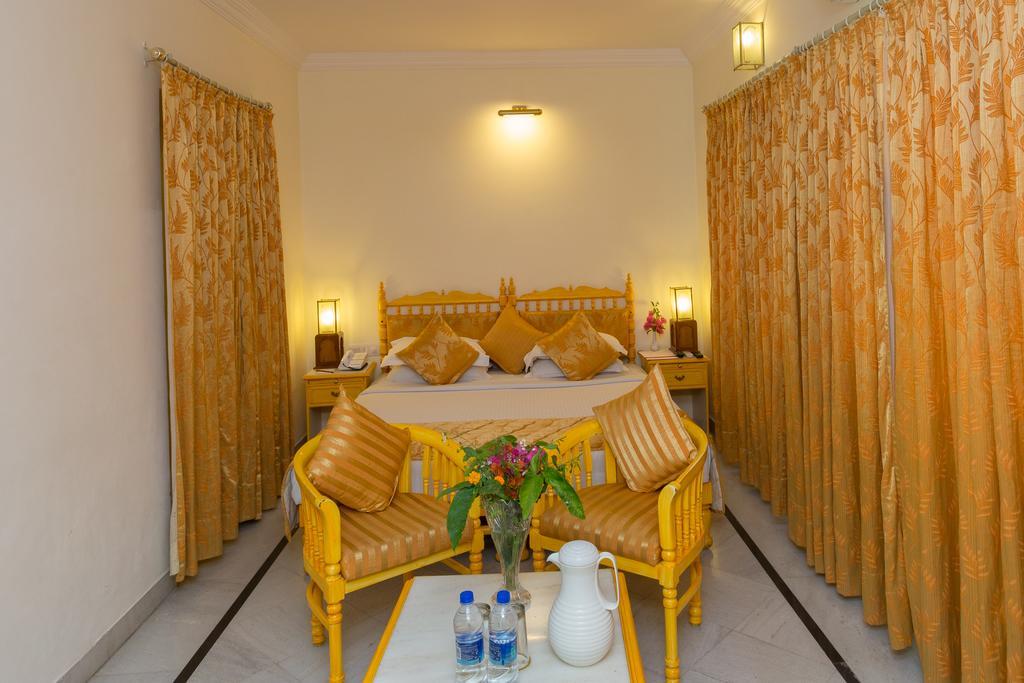 Garden Hotel by HRH Group of Hotels Udaipur Buitenkant foto