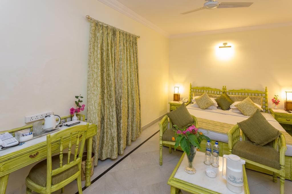 Garden Hotel by HRH Group of Hotels Udaipur Buitenkant foto