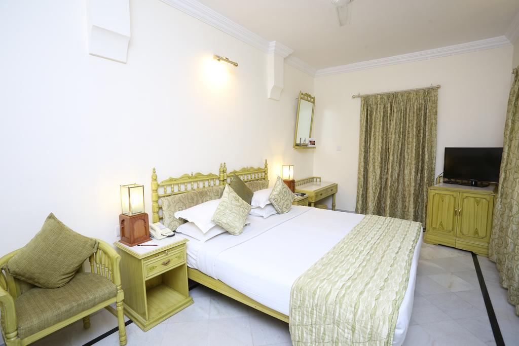 Garden Hotel by HRH Group of Hotels Udaipur Buitenkant foto