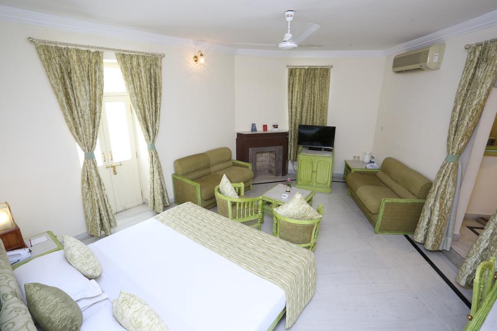 Garden Hotel by HRH Group of Hotels Udaipur Buitenkant foto