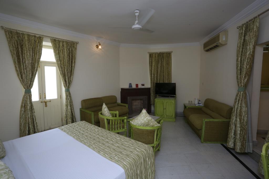 Garden Hotel by HRH Group of Hotels Udaipur Buitenkant foto