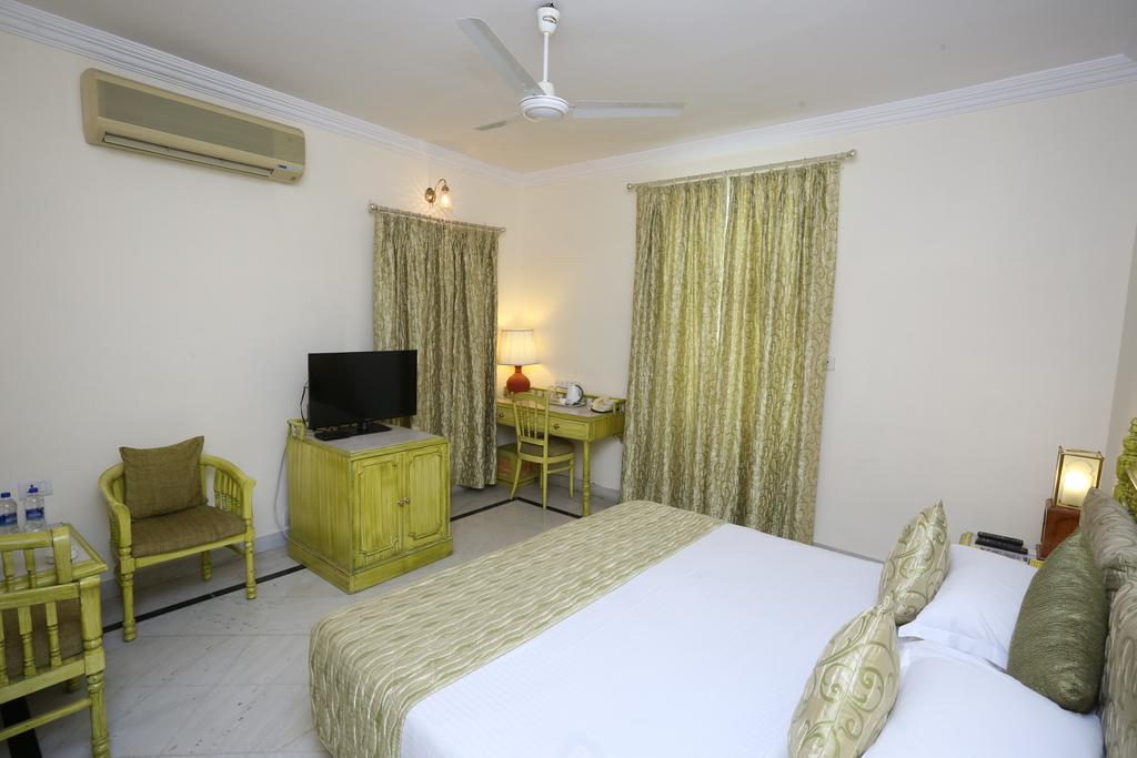 Garden Hotel by HRH Group of Hotels Udaipur Buitenkant foto