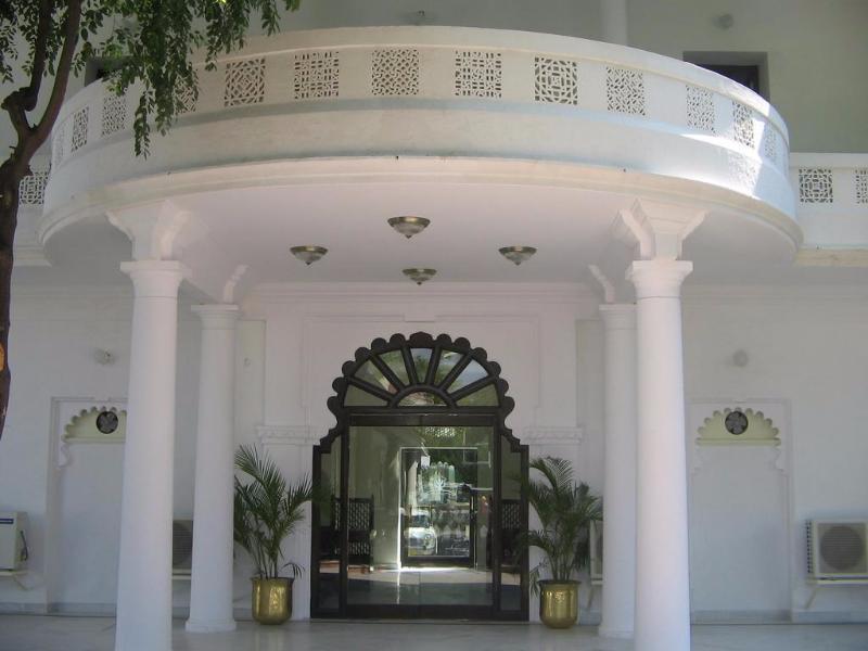 Garden Hotel by HRH Group of Hotels Udaipur Buitenkant foto
