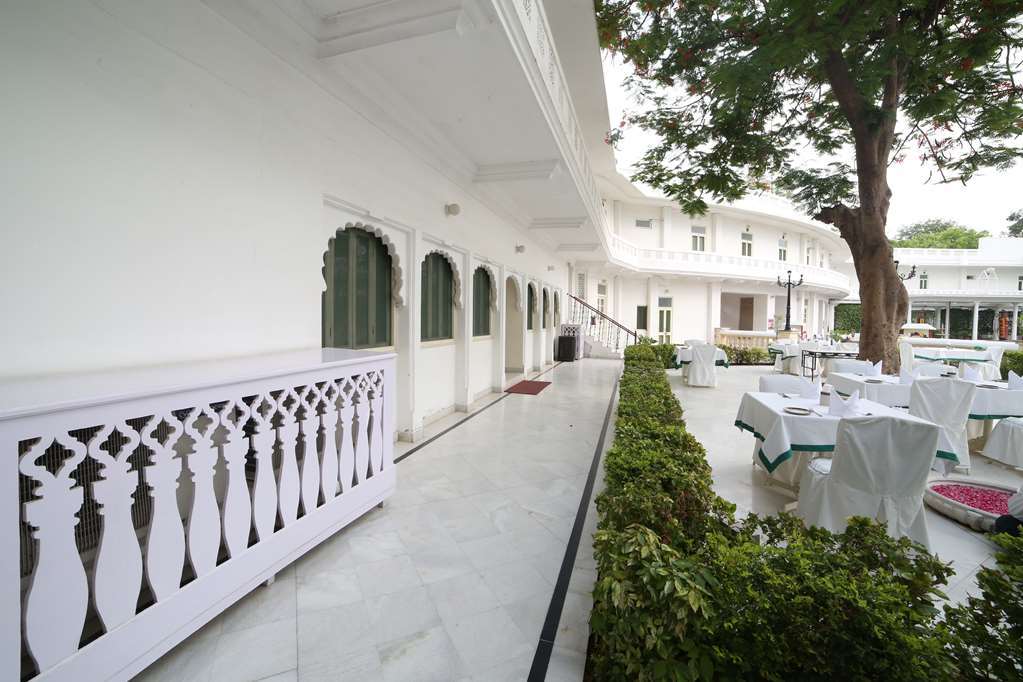 Garden Hotel by HRH Group of Hotels Udaipur Restaurant foto