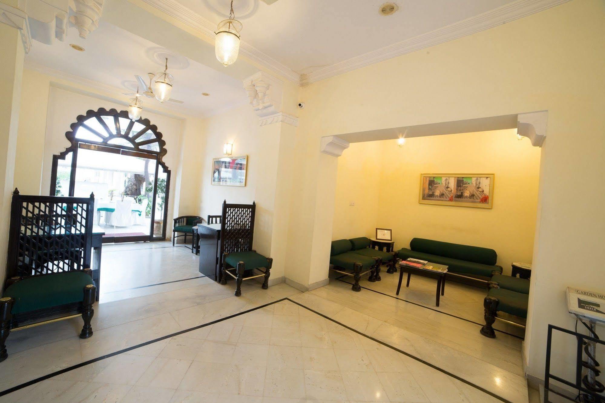 Garden Hotel by HRH Group of Hotels Udaipur Buitenkant foto