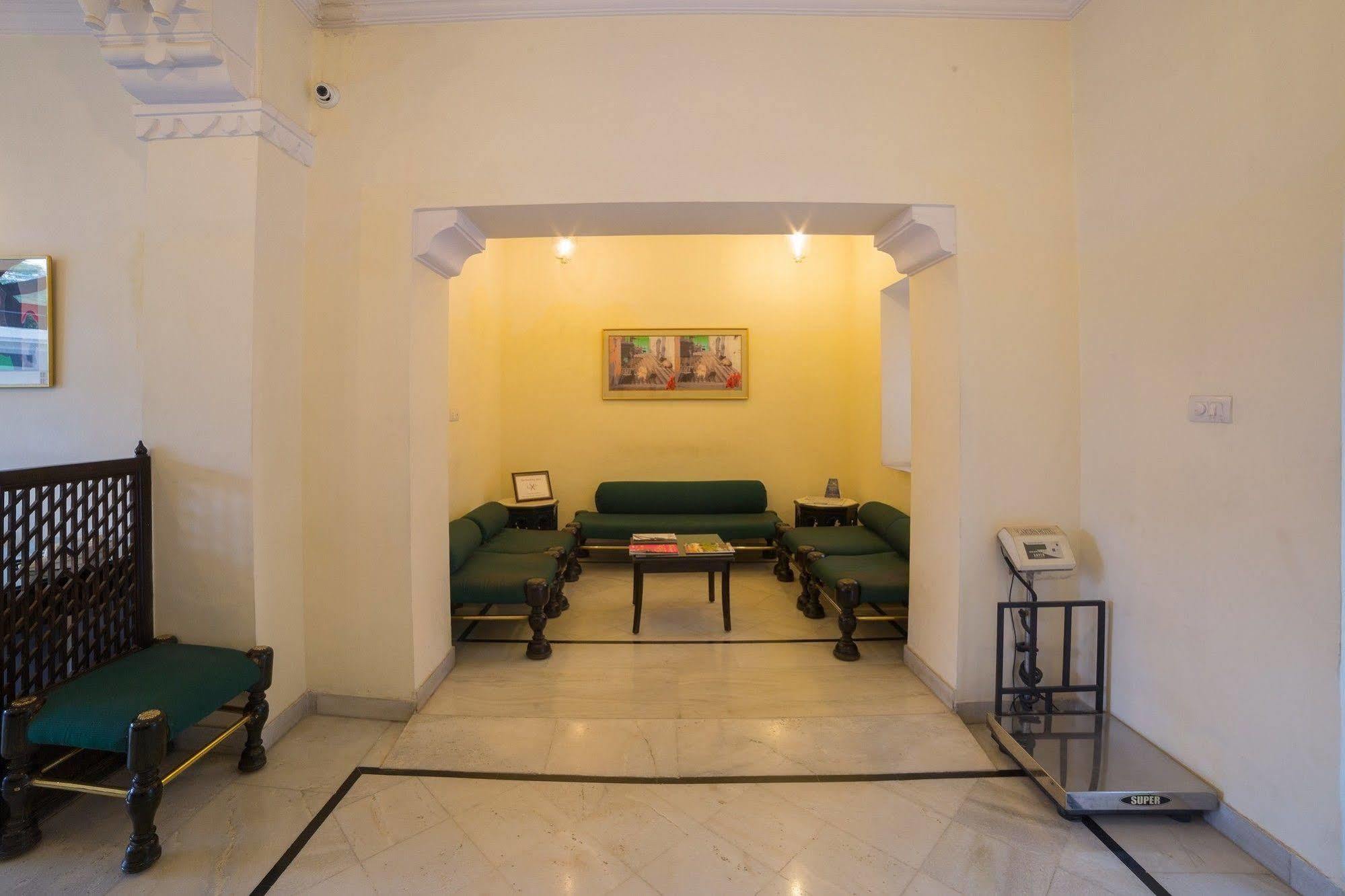 Garden Hotel by HRH Group of Hotels Udaipur Buitenkant foto