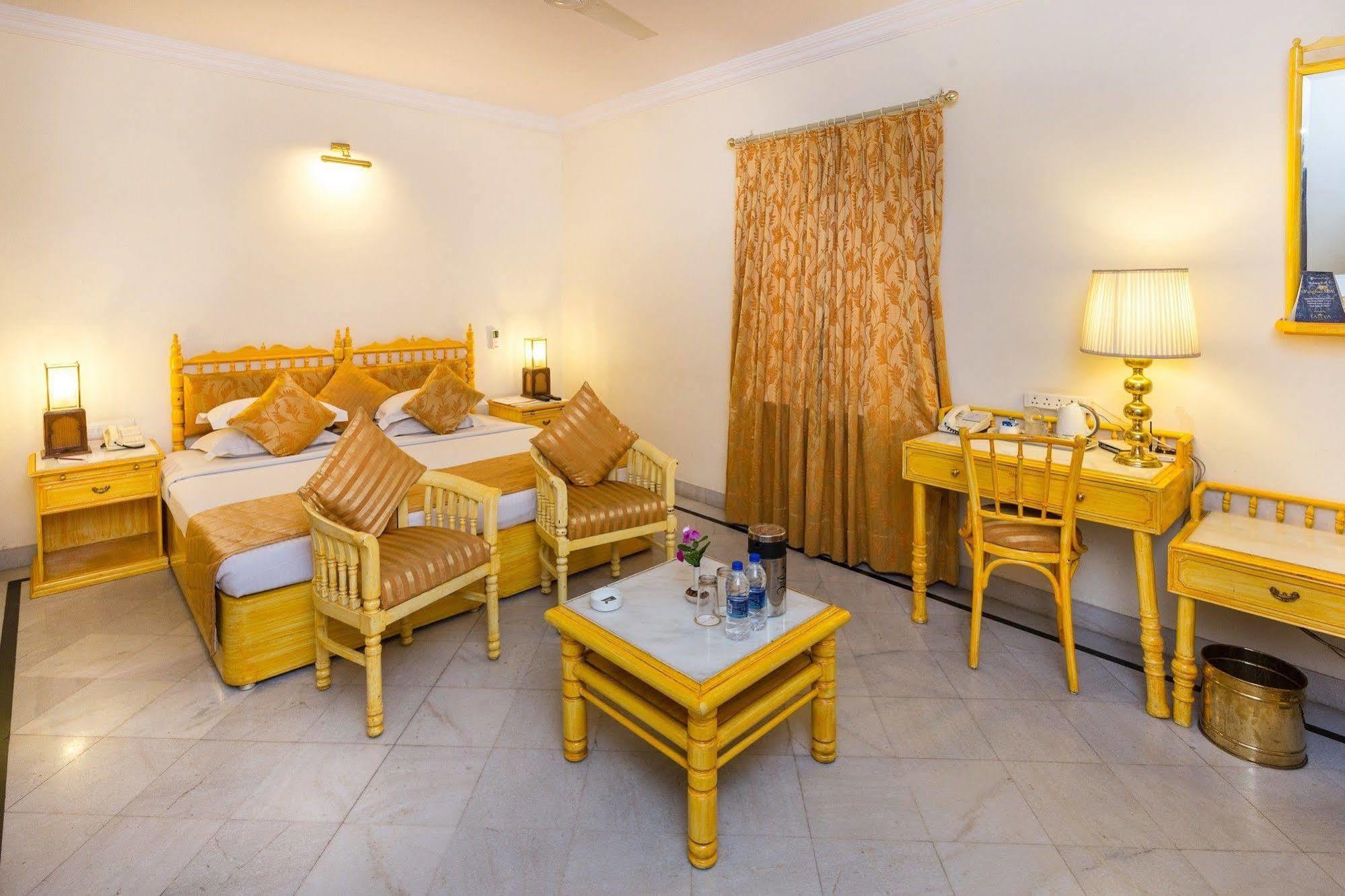Garden Hotel by HRH Group of Hotels Udaipur Buitenkant foto