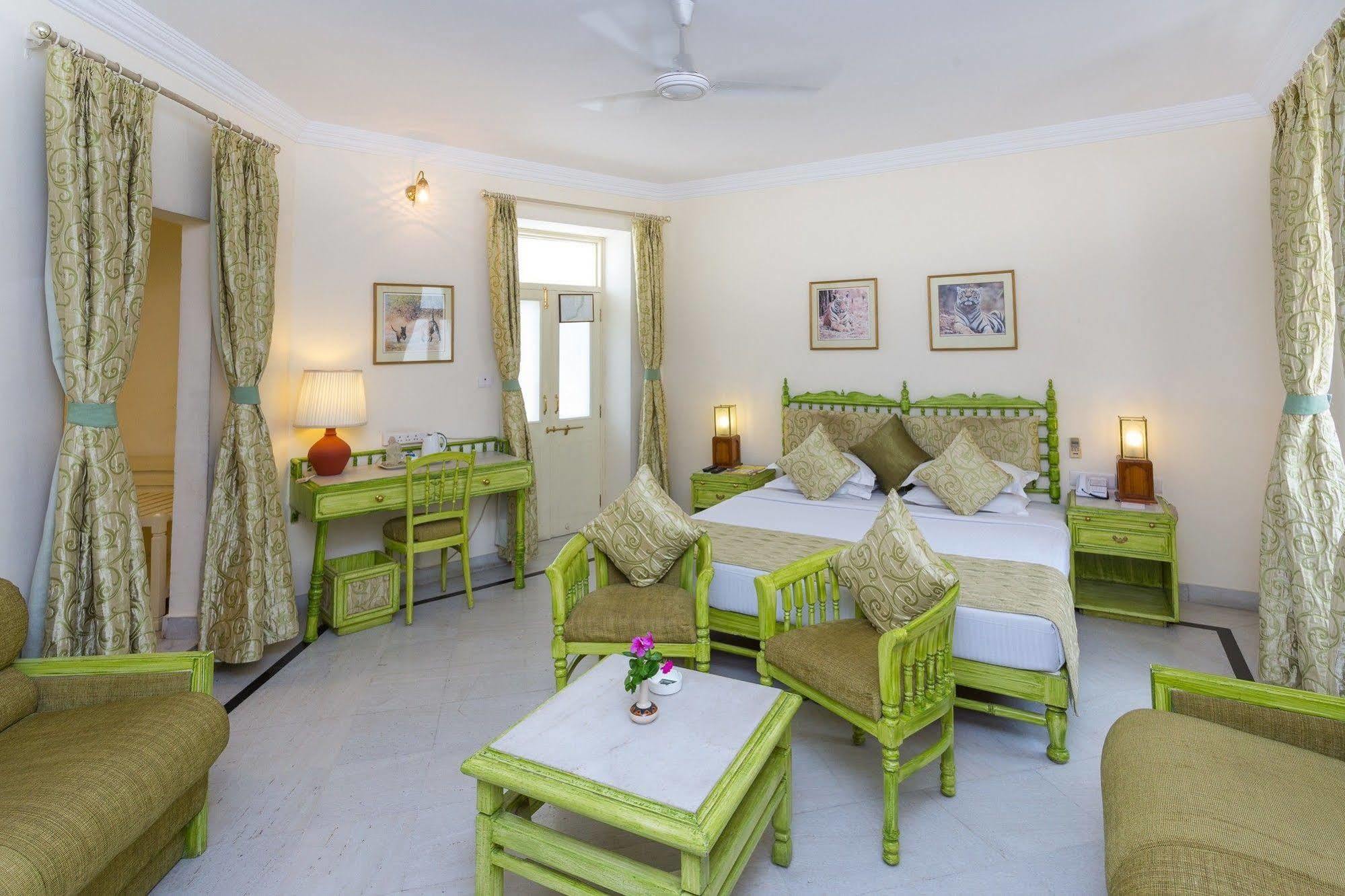 Garden Hotel by HRH Group of Hotels Udaipur Buitenkant foto