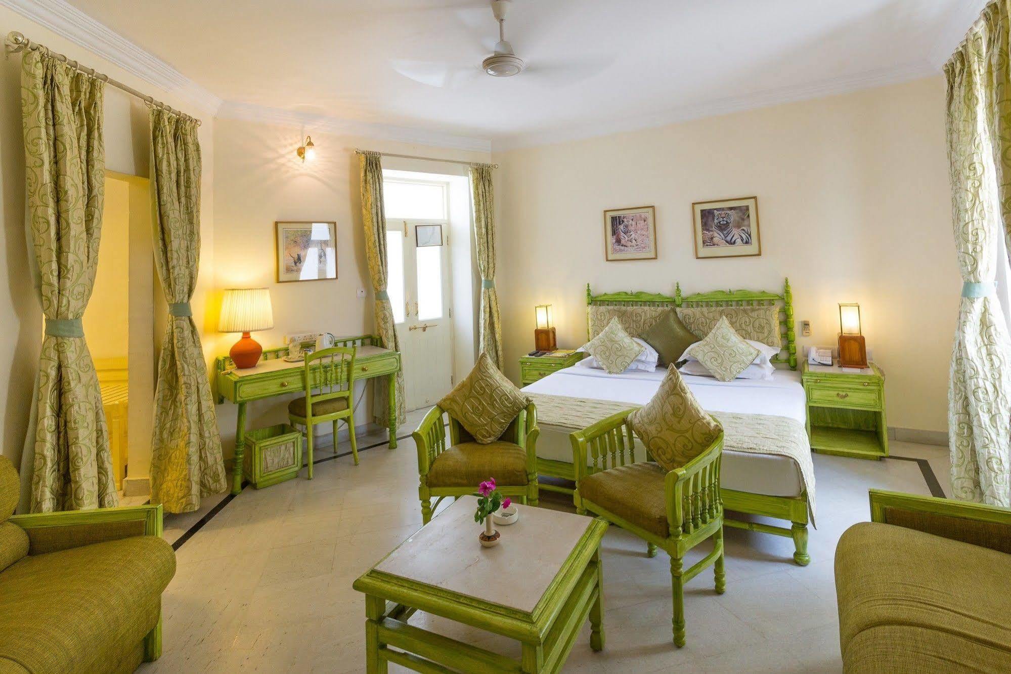 Garden Hotel by HRH Group of Hotels Udaipur Buitenkant foto